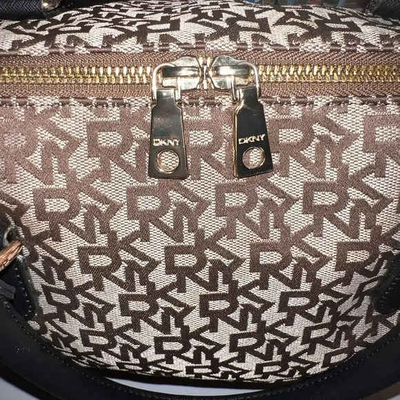 DKNY logo, zip fabric satchel logo charm interior sidewall pockets zip pouch - Picture 4 of 14